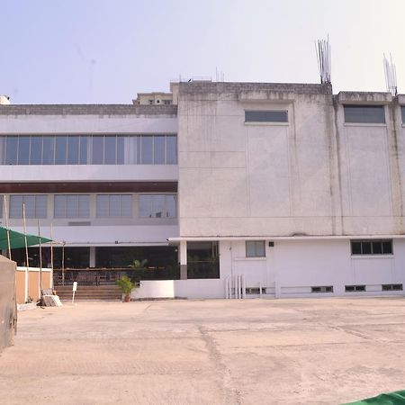 Club Emerald Mumbai Exterior photo