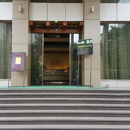 Club Emerald Mumbai Exterior photo