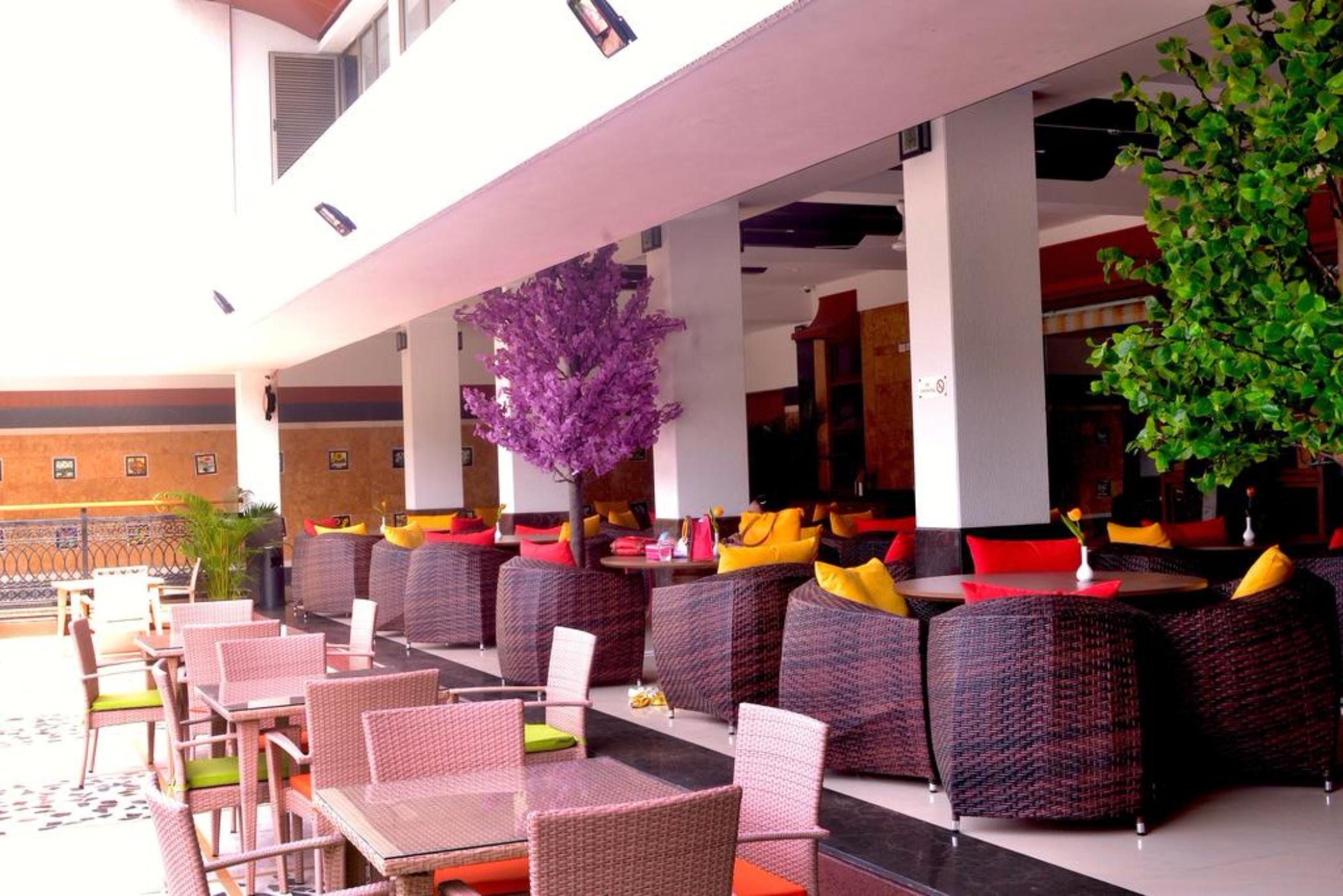 Club Emerald Mumbai Exterior photo