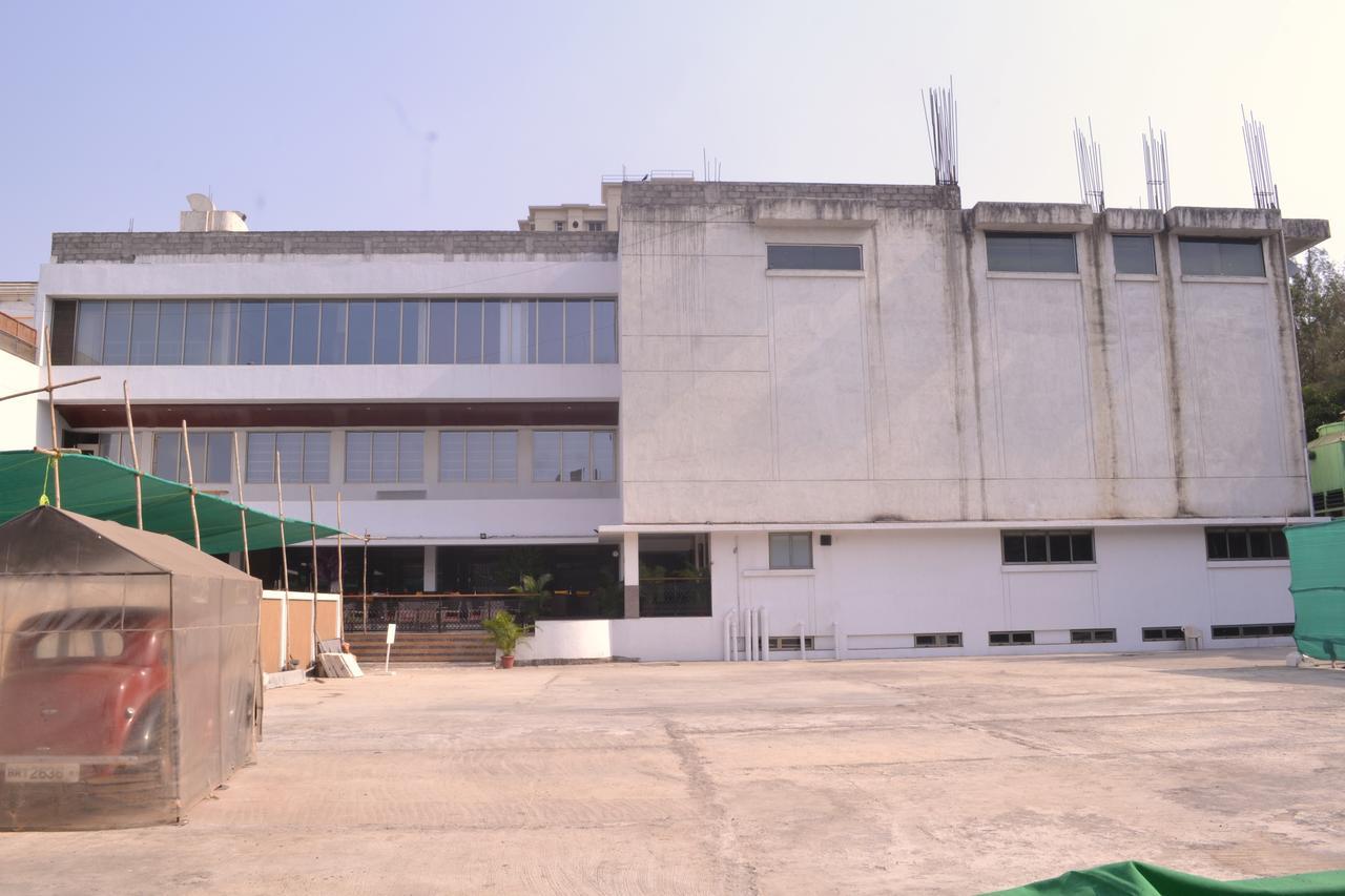 Club Emerald Mumbai Exterior photo